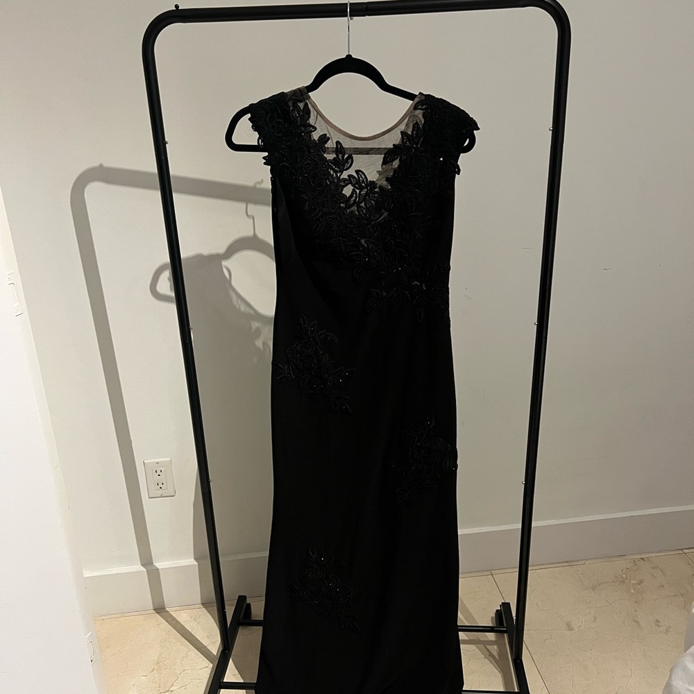 Xscape Black Sleeveless V-Neck Gown